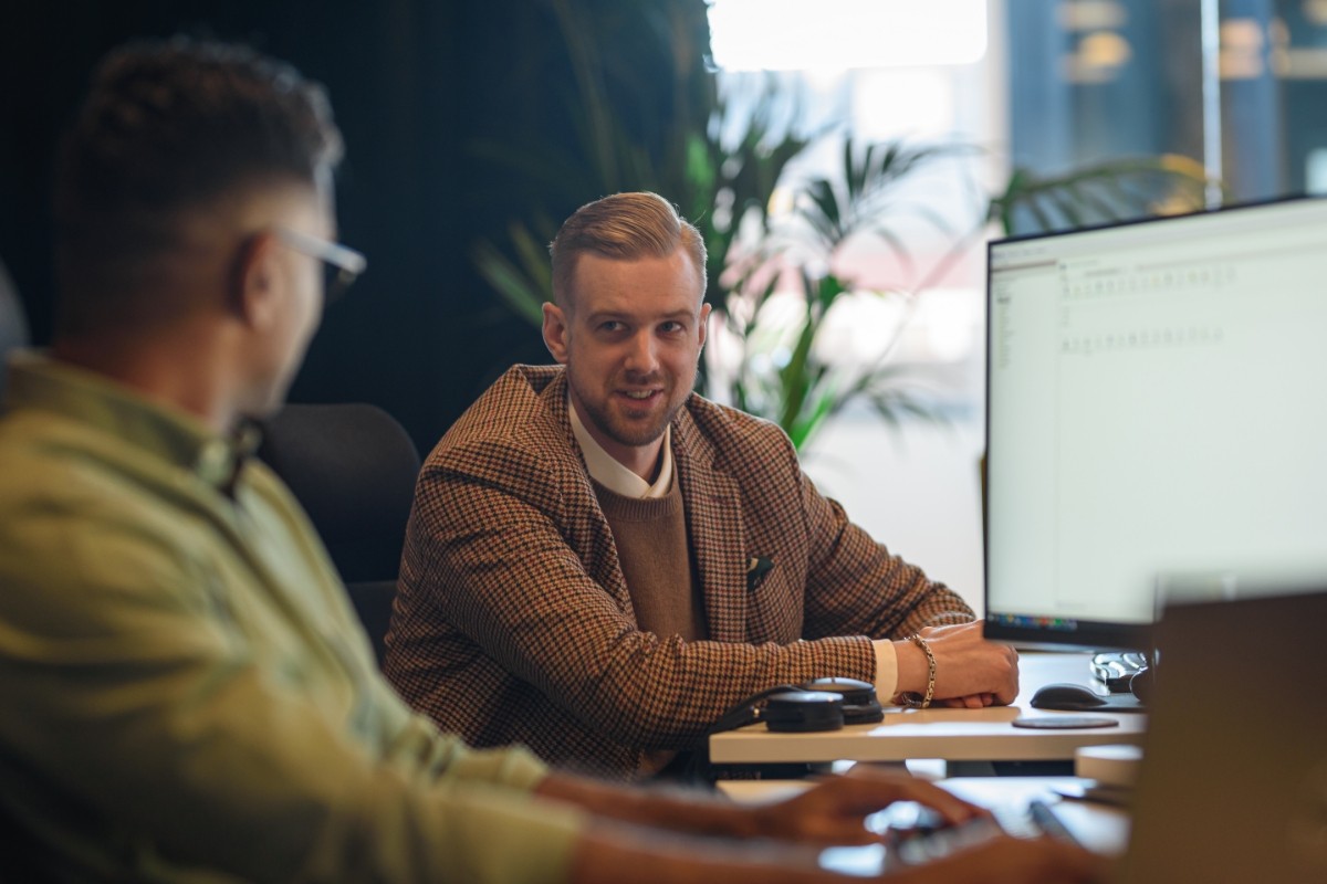 Two colleagues discussing an assignment.